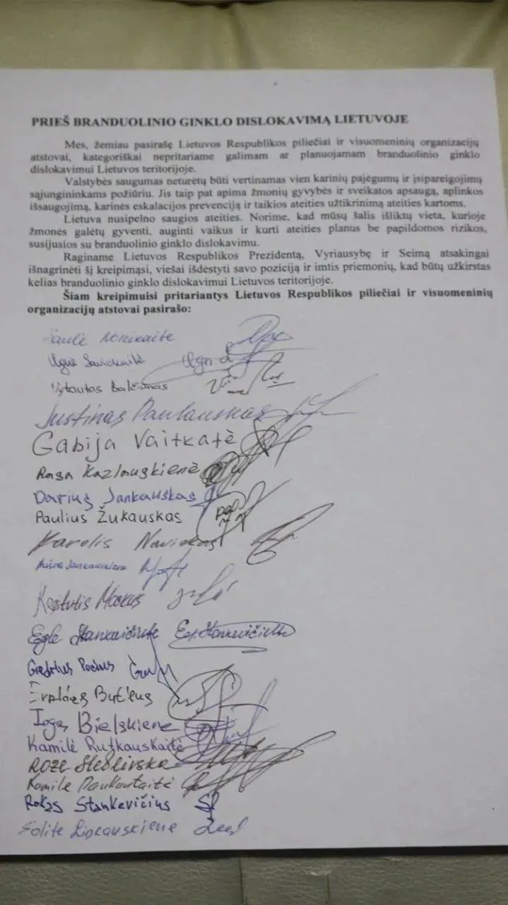 В Литве собирают подписи против размещения ядерного оружия