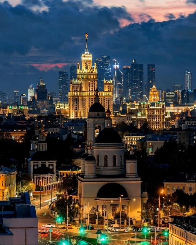 🌇 Вечерний город на закате