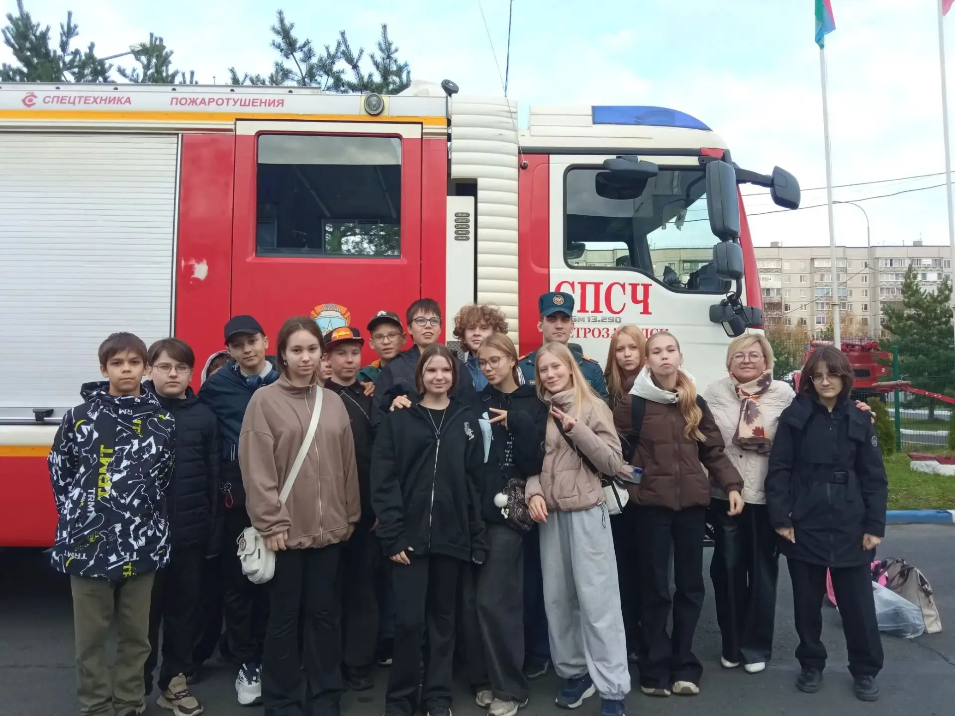 🚒 Экскурсия 7А класса в Специализированную пожарно‑спасательную часть ФПС ГПС ГУ МЧС Р...
