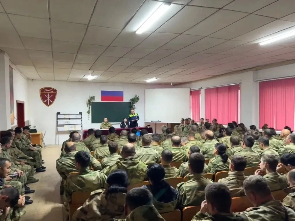 В Кабардино-Балкарии автоинспекторы провели цикл профилактических занятий по ПДД с колл...