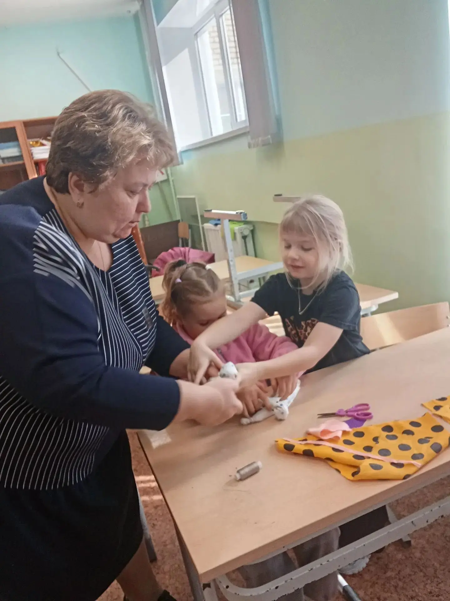 Сегодня в ДОЛ "Ромашка" прошел мастер - класс по изготовлению тряпичных кукол. Воспитат...