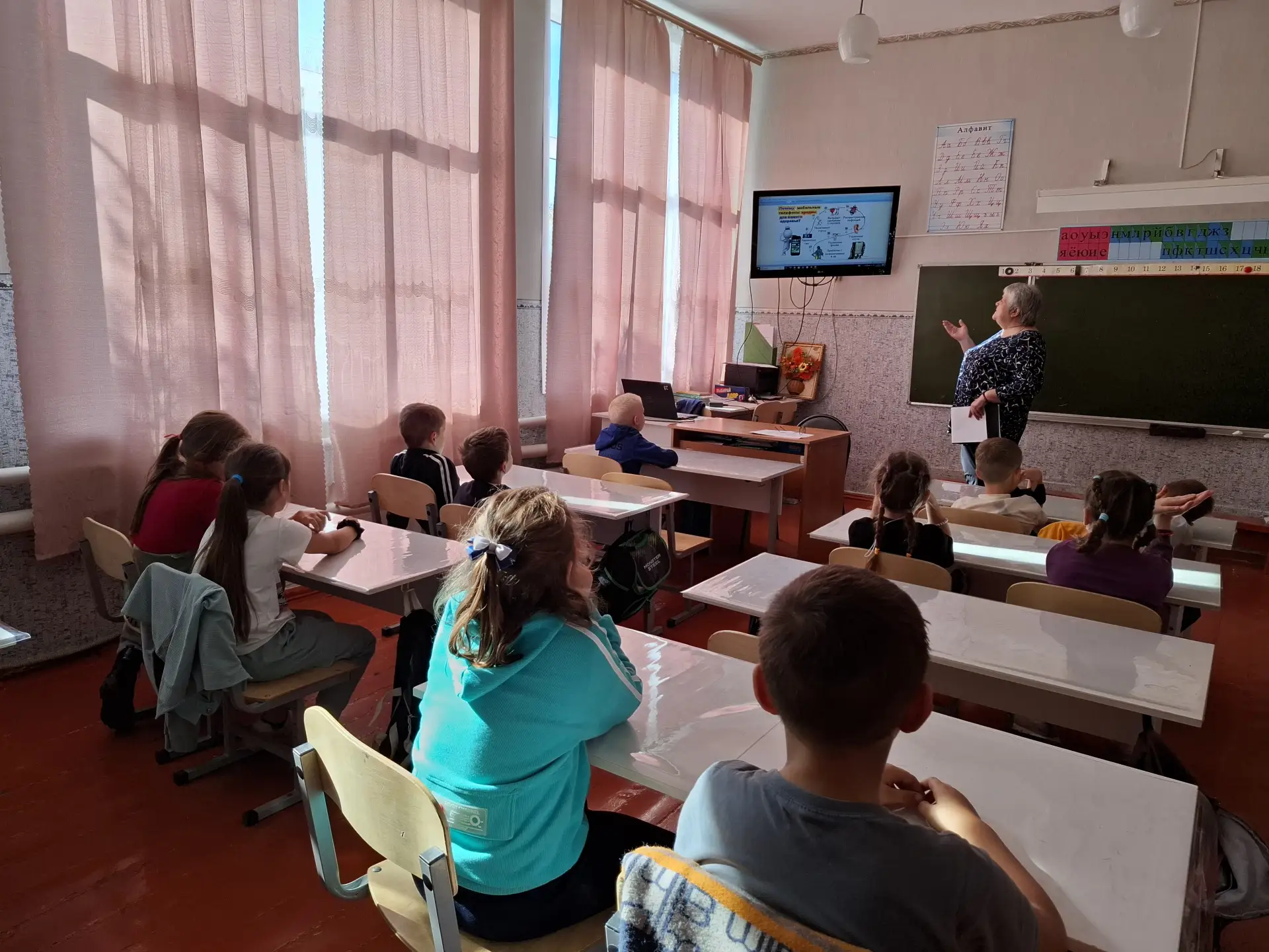 https://biblioteka-city.ru/item/2551614 Во втором классе Подгоренской СОШ №2 прошла поз...