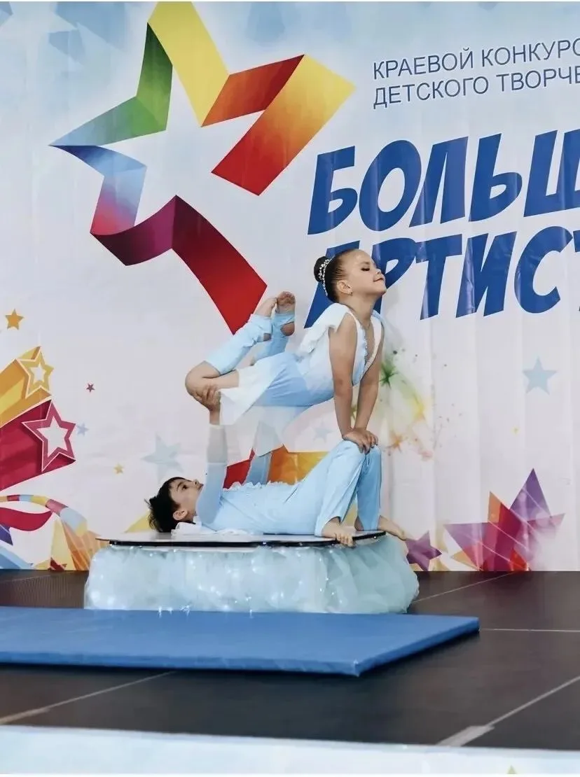 Ельчищева Полина, ученица 1 «Б» класса, вне школы занимается в Цирковой студии «Арлекино».