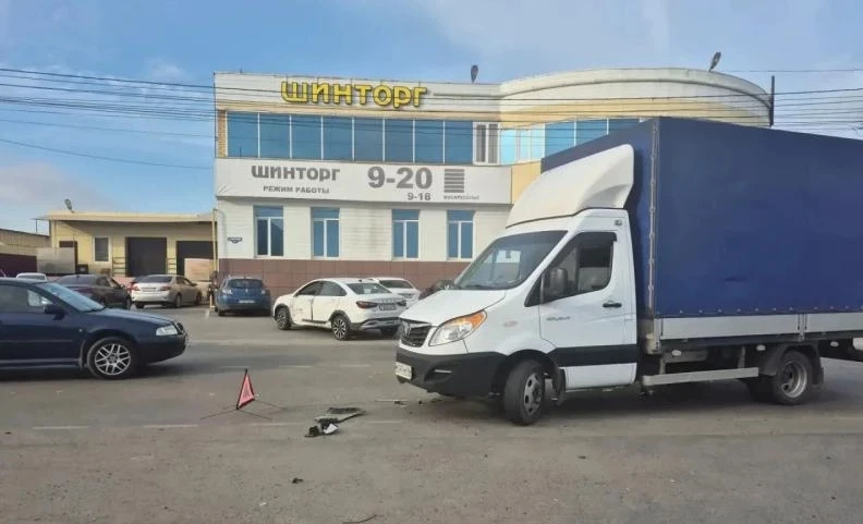 ⚠ Девочка-подросток и водитель пострадали в аварии на улице Ударников