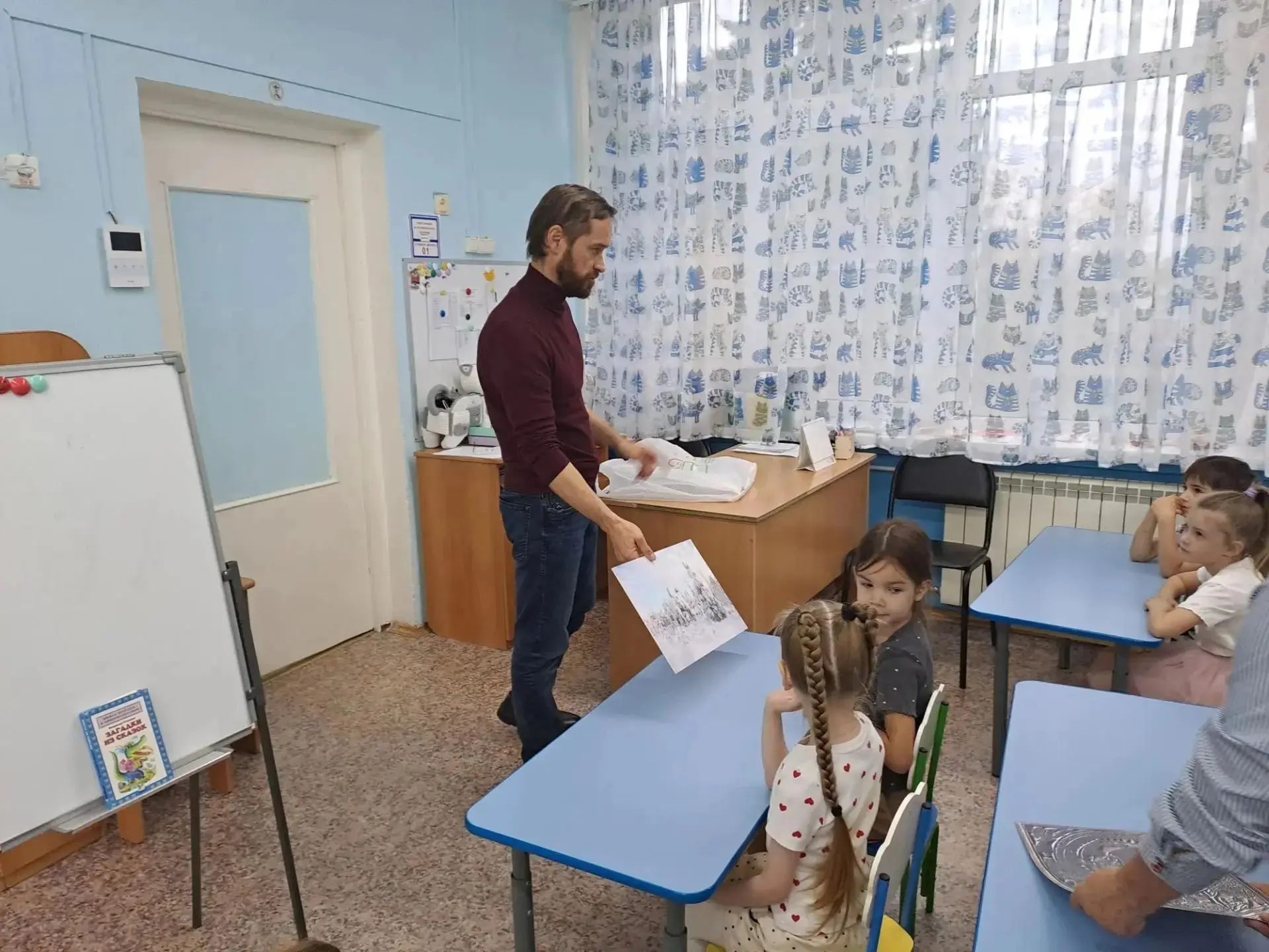 На базе нашего дошкольного отделения продолжается реализация «Программы просвещения род...