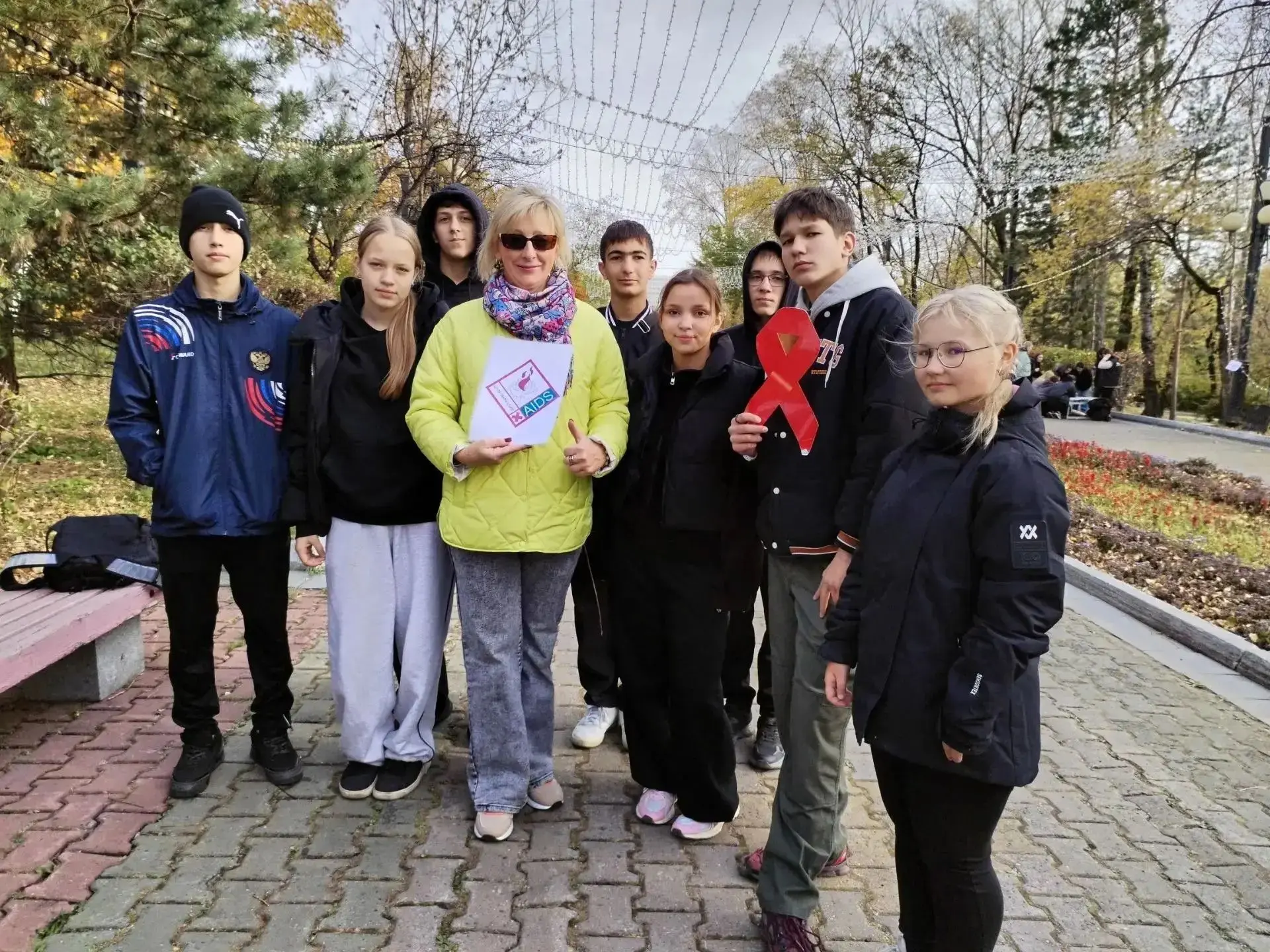 Специалист Центра АнтиСПИД Диана Ласкина совместно с Городским молодёжным центром приня...