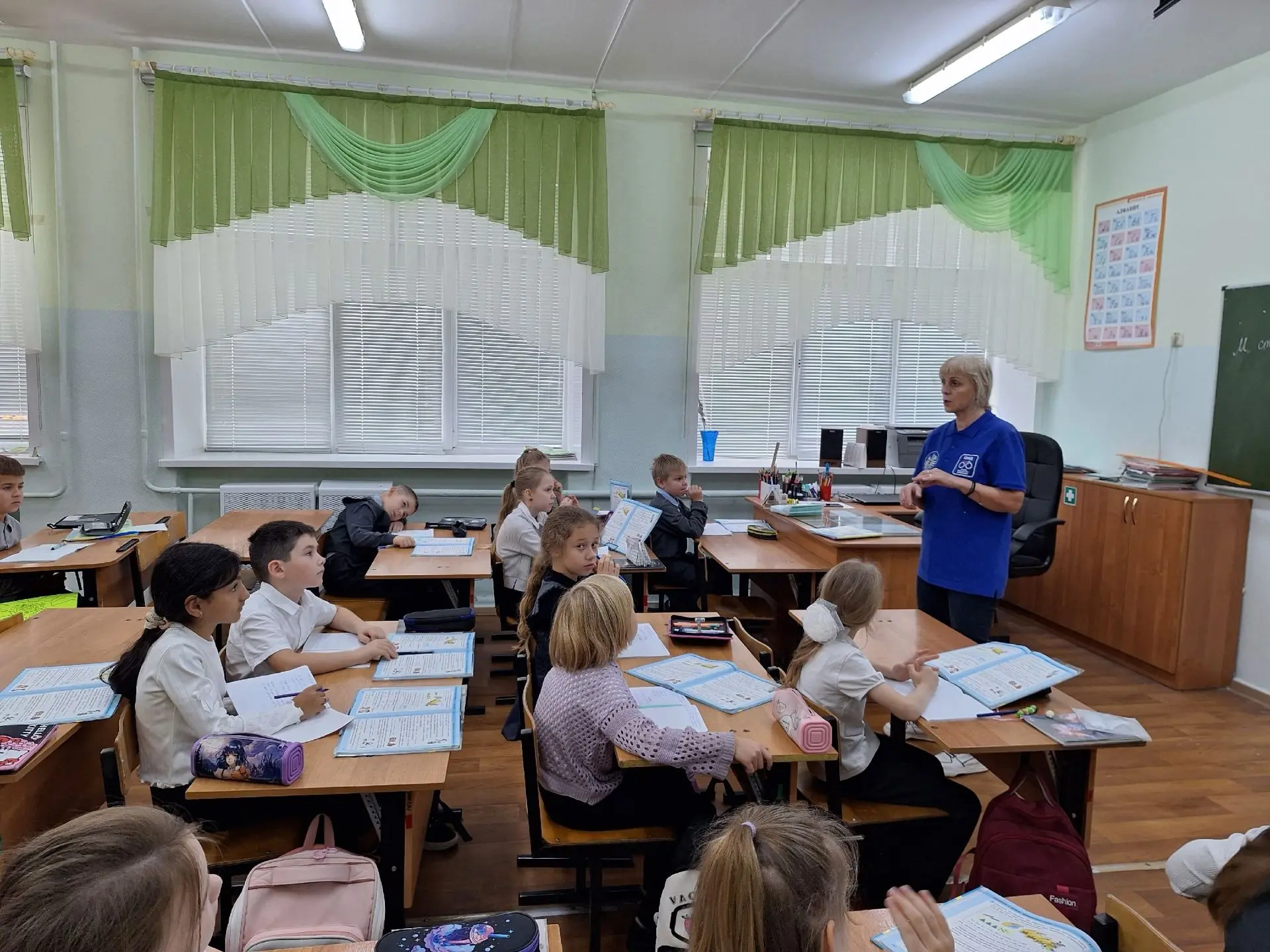 🚦 Для учащихся  1-2 классов нашей гимназии Ирина Павловна, сотрудник Центра профилакти...