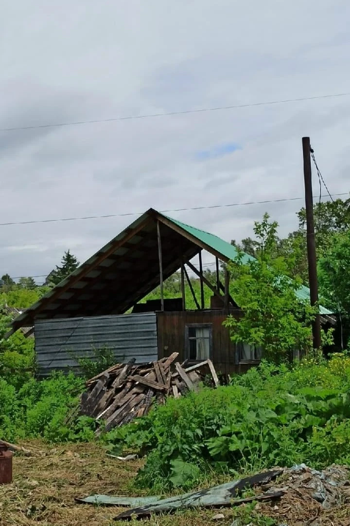 Продам участок 6соток СНТ Мотор, меленький дом, забор с двух сторон, столб в паре метро...