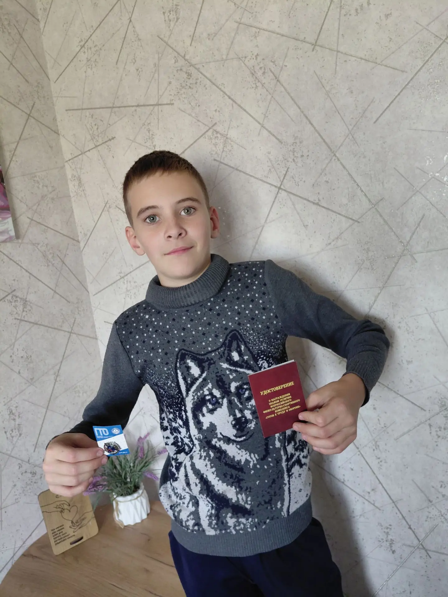 Олег вчера получил свой первый серебряный значок ГТО! 💪