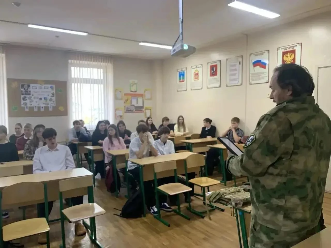 В школе № 1 г. Красногорска прошёл урок мужества, организованный при участии ФАУ «РосКа...