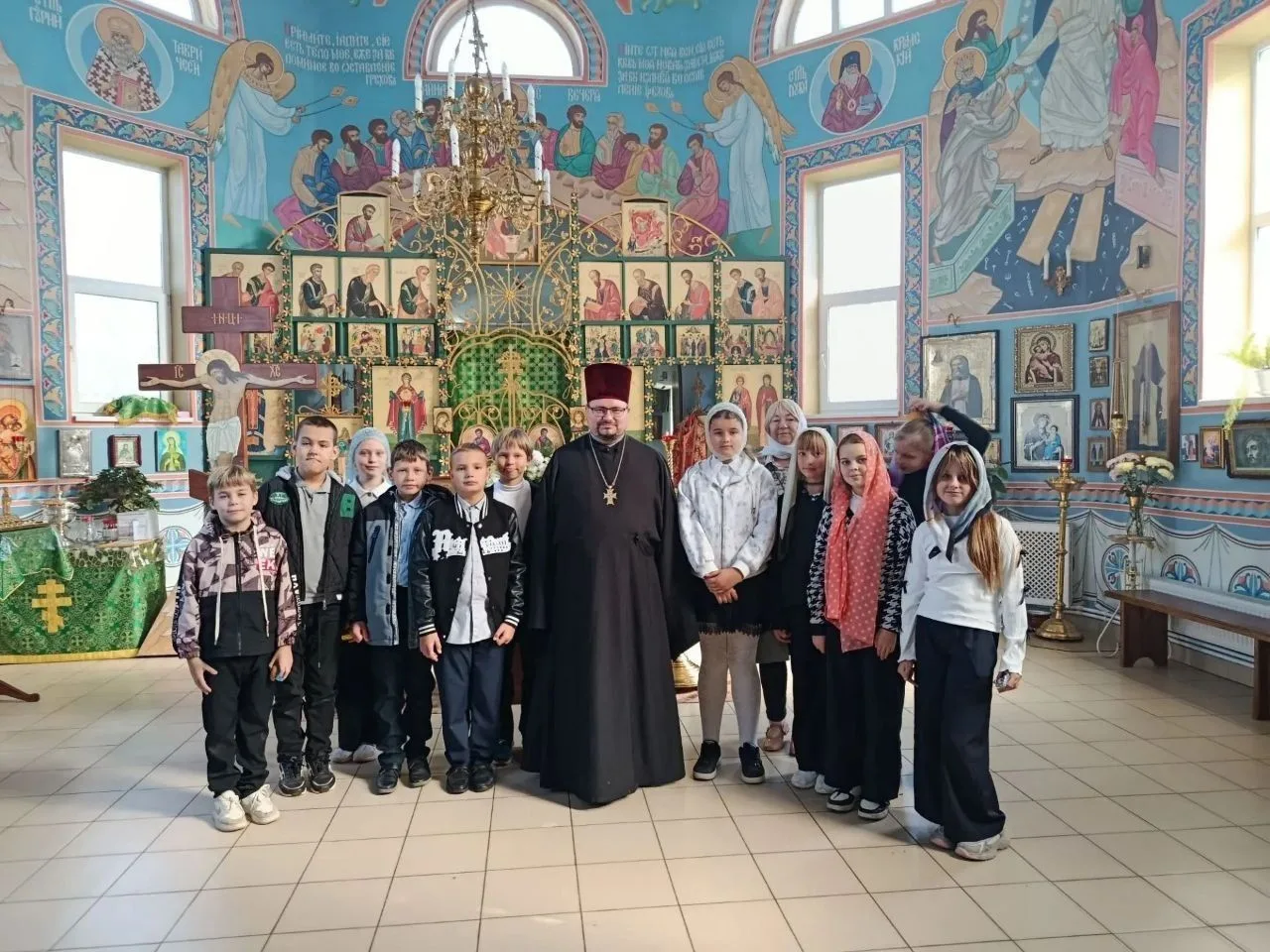 🕊️ 9 октября иерей Димитрий Лапенков провёл экскурсию по храму преподобного Виталия и ...