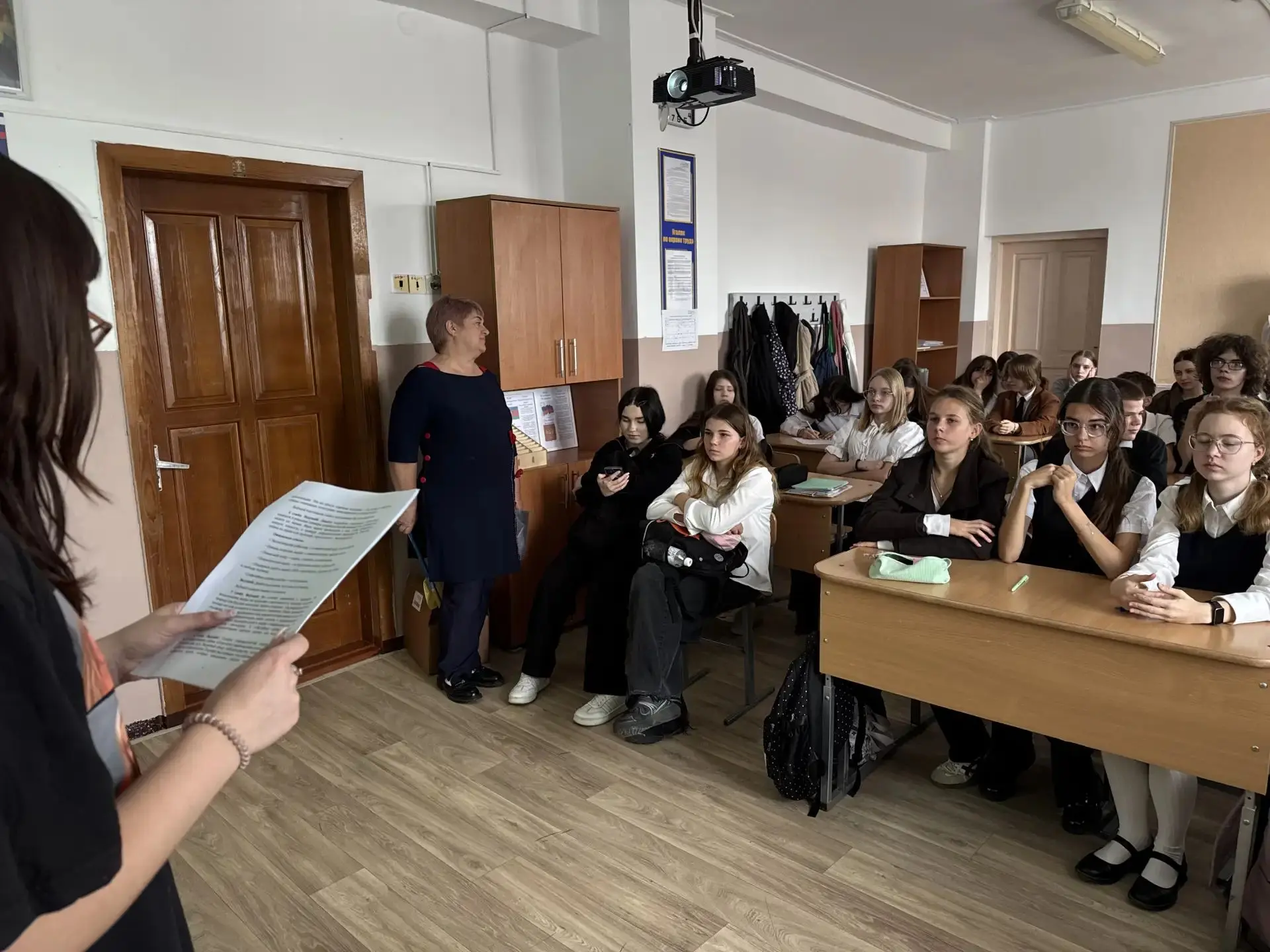 Специалисты управления по делам молодёжи провели «Добро.Урок» для ребят МОБУ СОШ № 6.