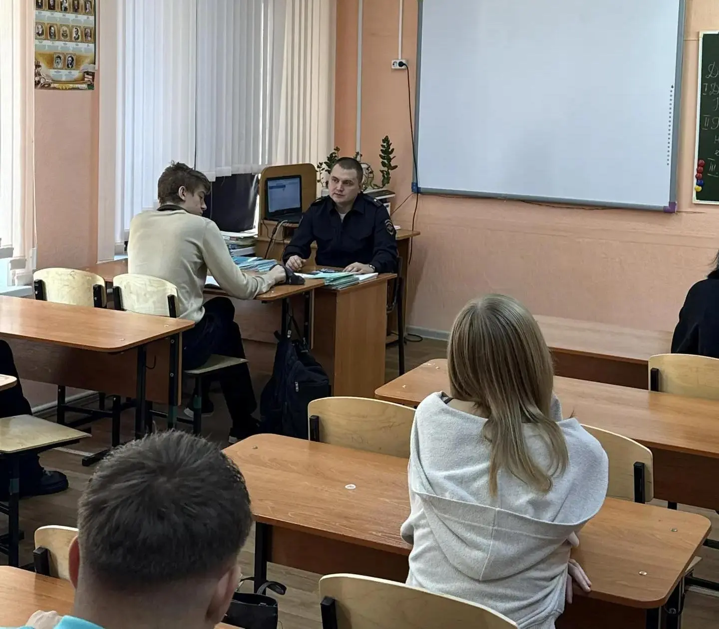 В образовательных учреждениях Стрежевого стартовало ежегодное комплексное профилактичес...