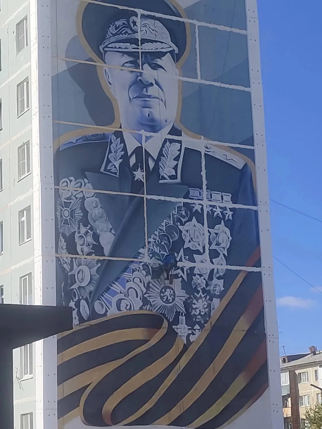 «Посадили маршала за решетку».