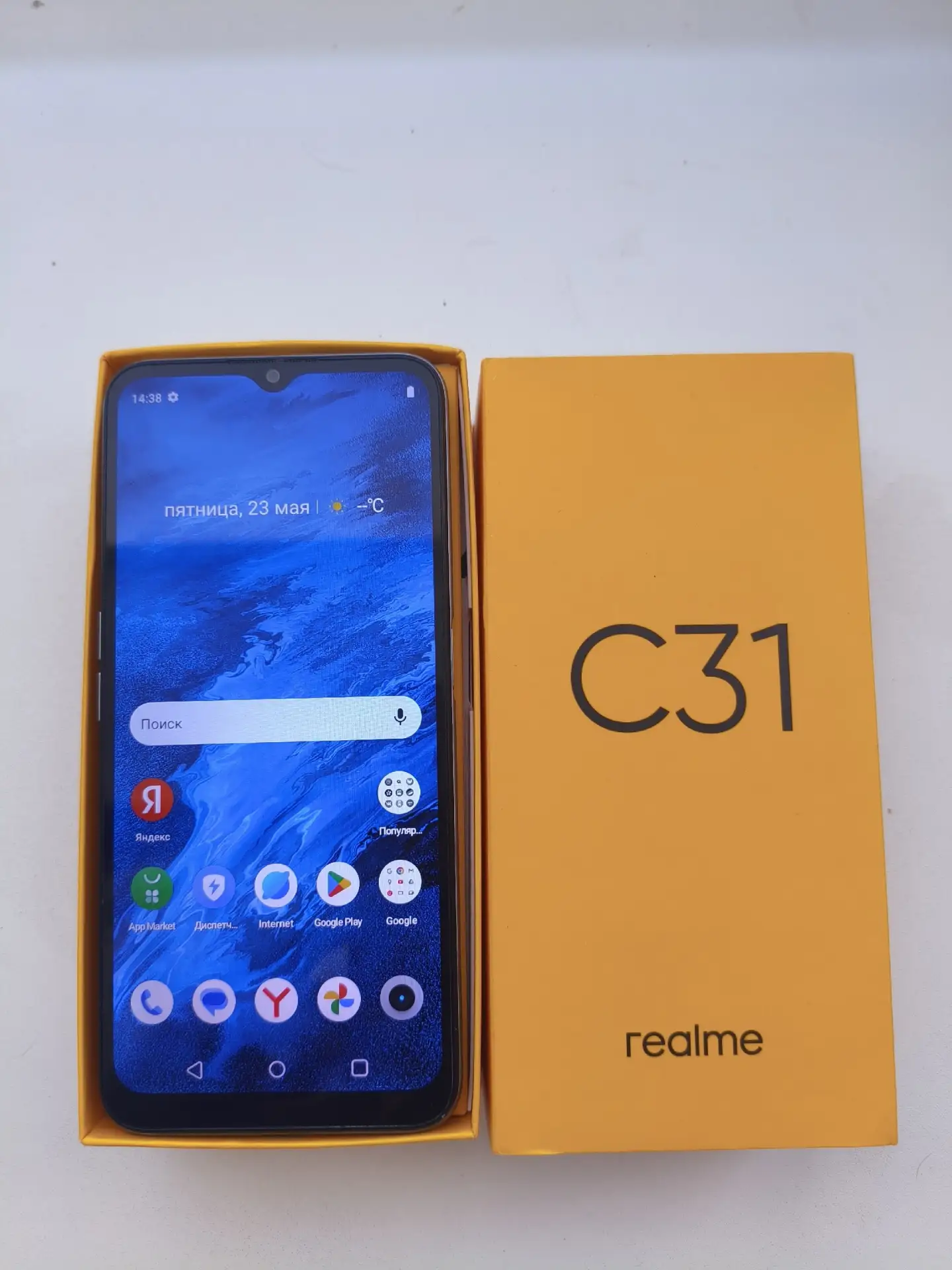 Продам Б/У смартфон REALME C31.