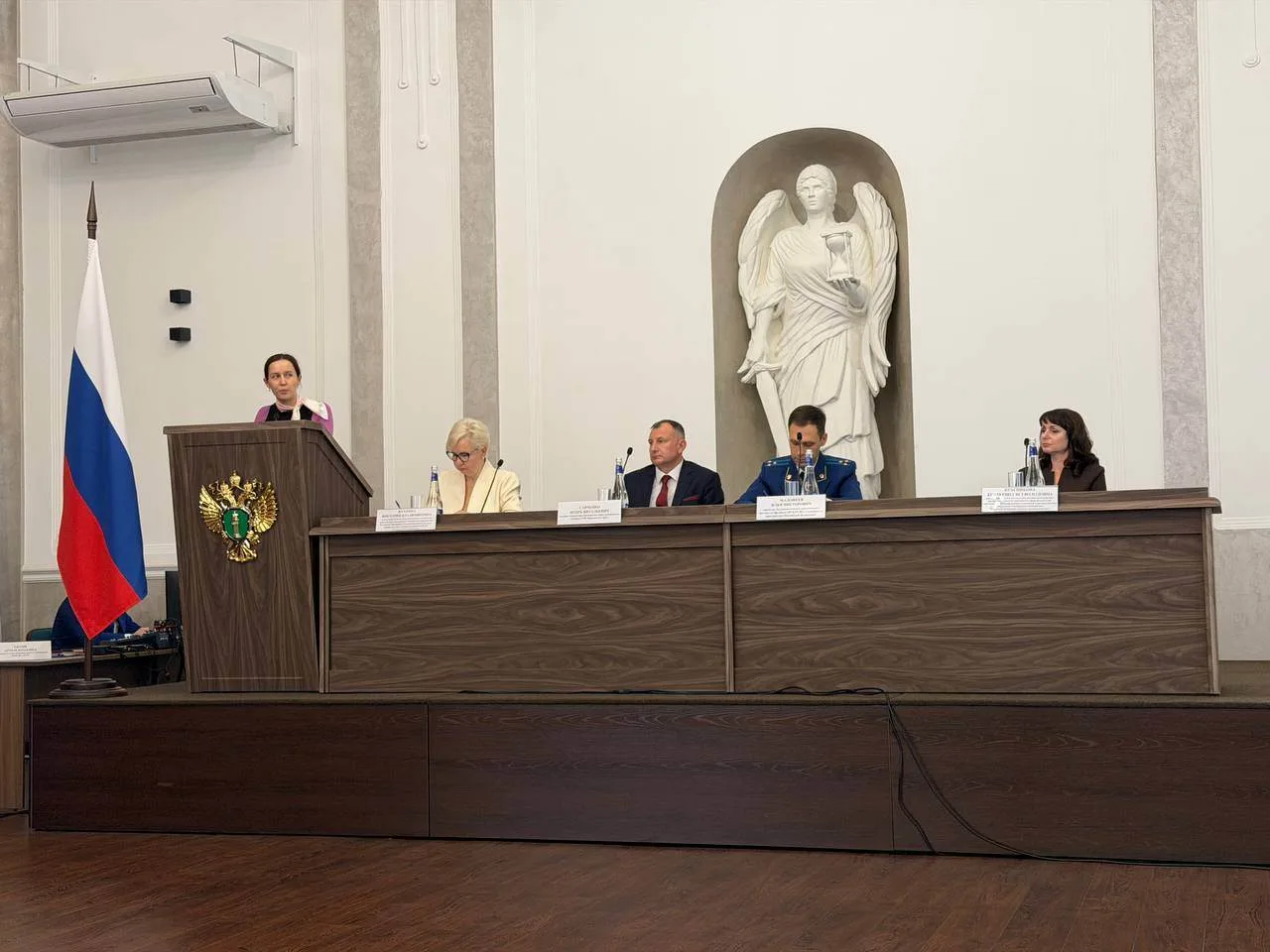 Приняла участие в круглом столе по профилактике экстремизма среди молодёжи
