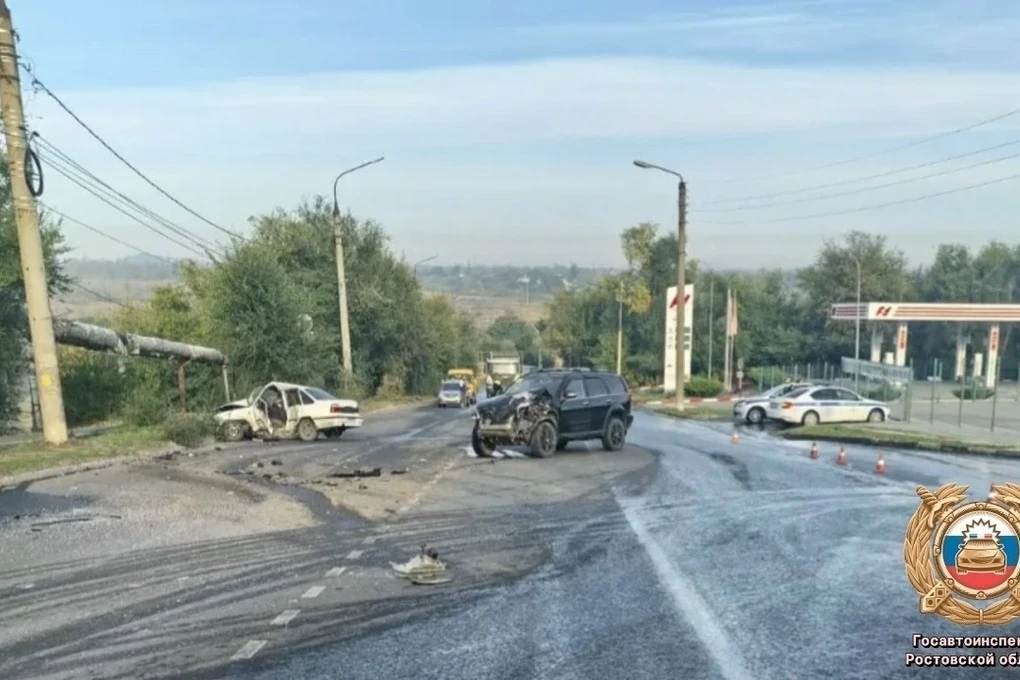🚗 В Шахтах при аварии пострадали женщина и малыш
