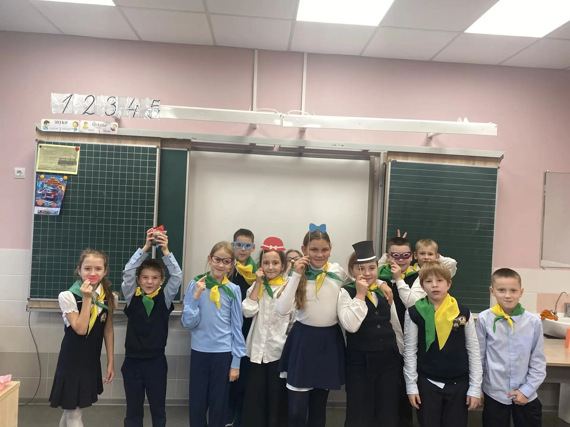 «Тёплый праздник в стенах гимназии: день рождения глазами 3 «А» класса».