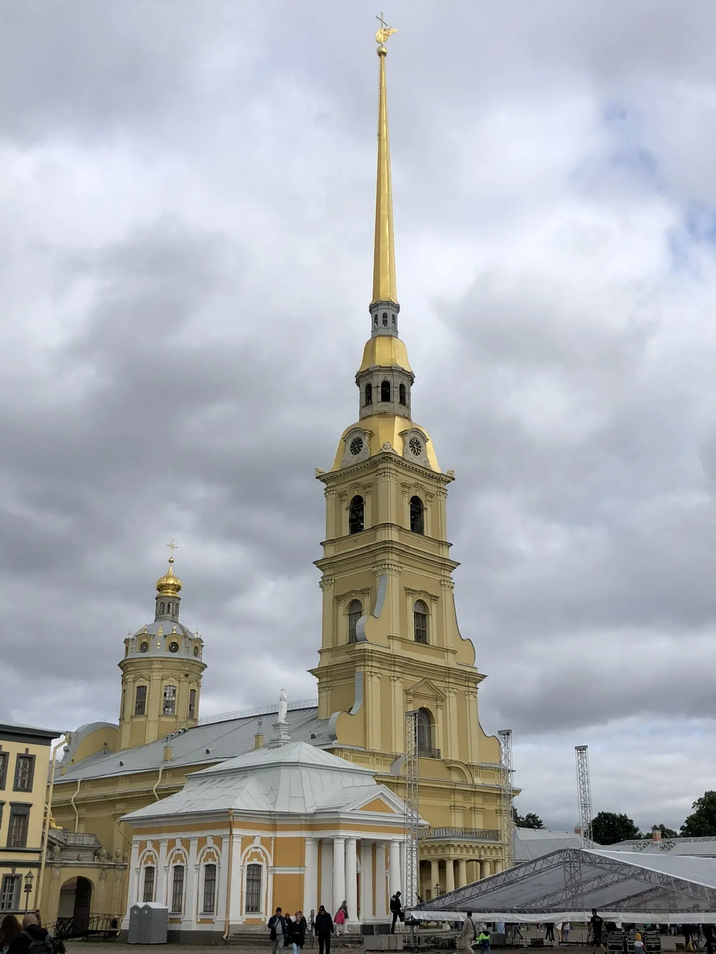 🍂 Осень в Петербурге — идеальное время для короткой перезагрузки: 4–5 дней, чтобы заме...