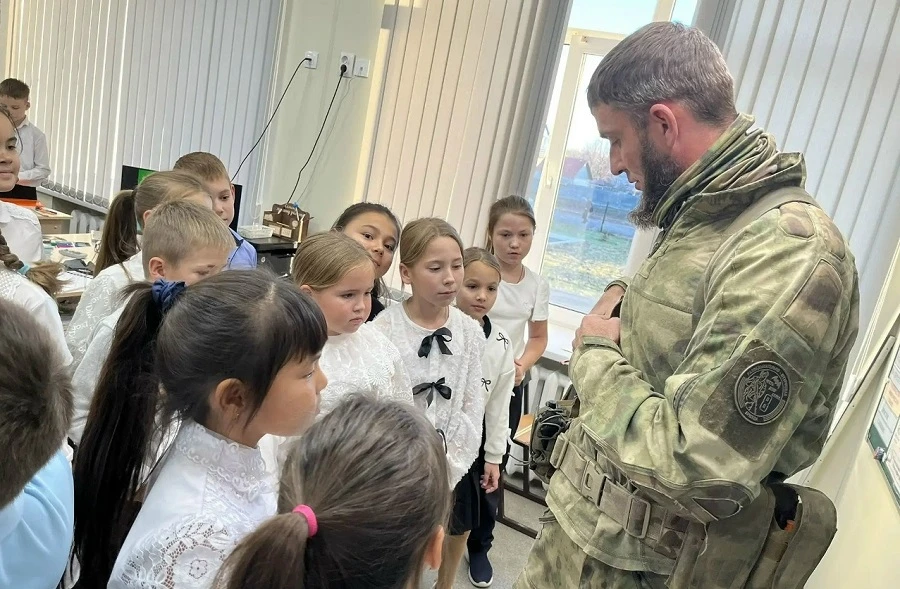 ❗Сюрприз на уроке: в Сакмарском районе участник СВО встретился с сыном-второклассником