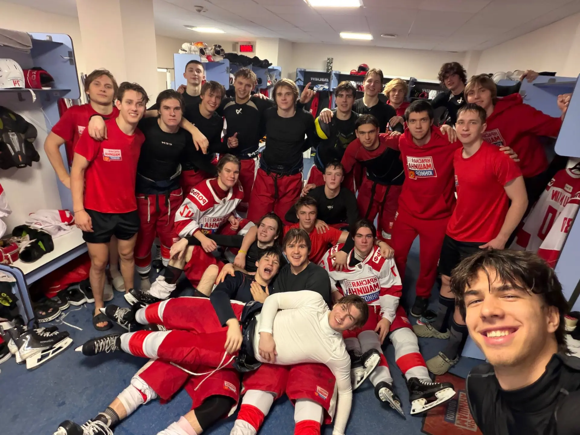 📸 Завершим победный вечер уже ставшим традиционным победным селфи!