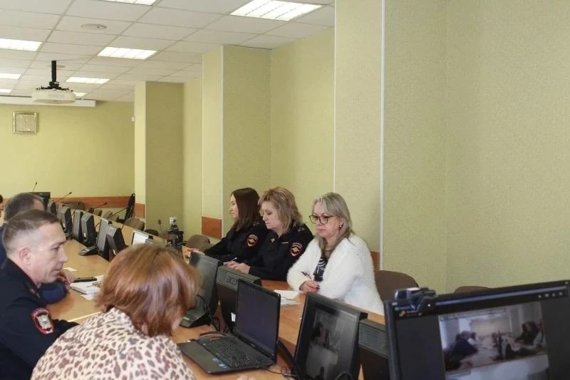 В управлении по вопросам миграции УМВД России по Тамбовской области в режиме видео-конф...