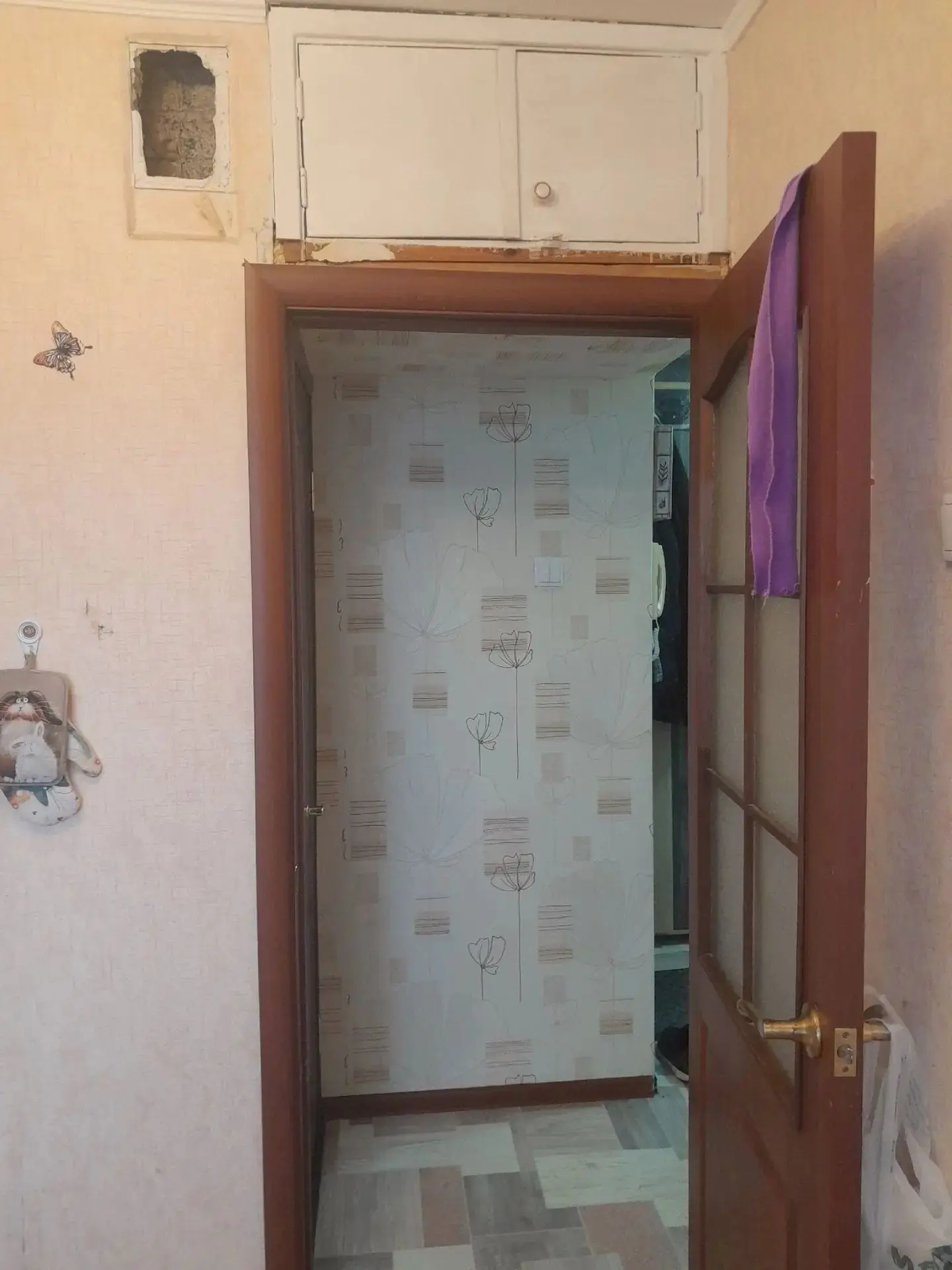 Требуется произвести демонтаж дверного проема и верхнего ящика с последуещей установкой...
