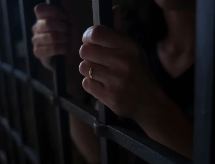 Жительницу Юкаменского района отправили в колонию за неуплату алиментов, сообщили в про...