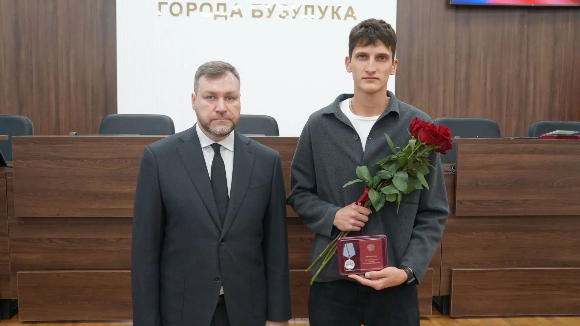 Передал на хранение государственные награды родным погибших участников специальной воен...