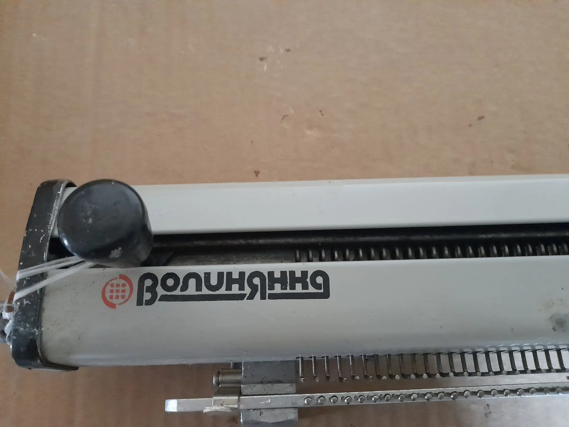 Продаётся вязальная ручная машина не использовалась производство с советского союза.  Ц...