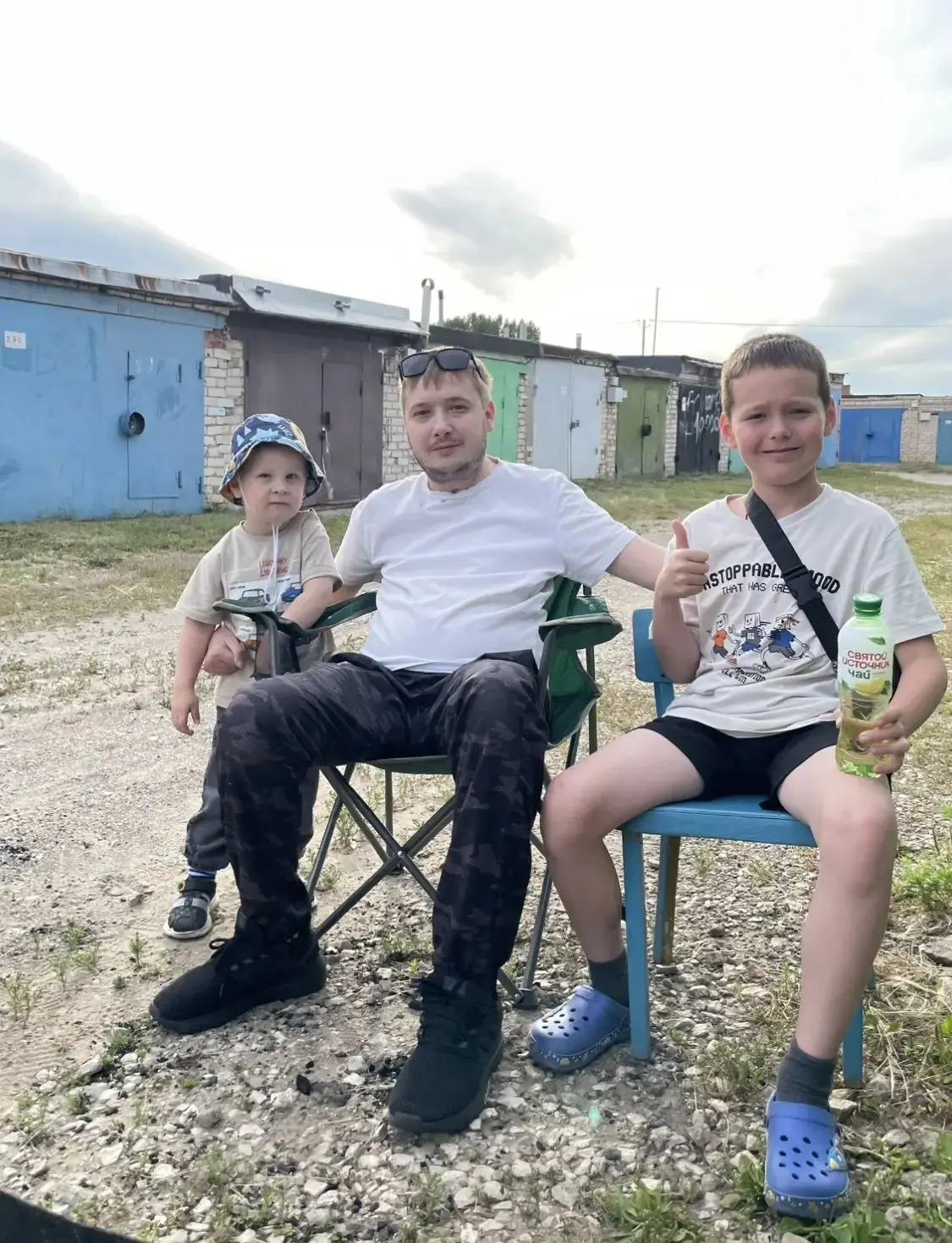 Ярослав Машковцев, ученик 2 «В» класса, поздравляет своего папу с Днём отца! 🎉