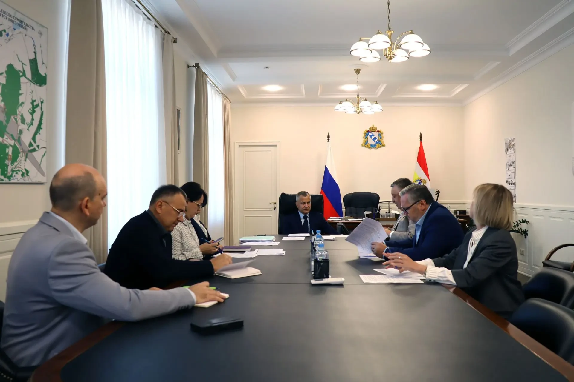 В Курской области обсуждают бюджеты и школы районов