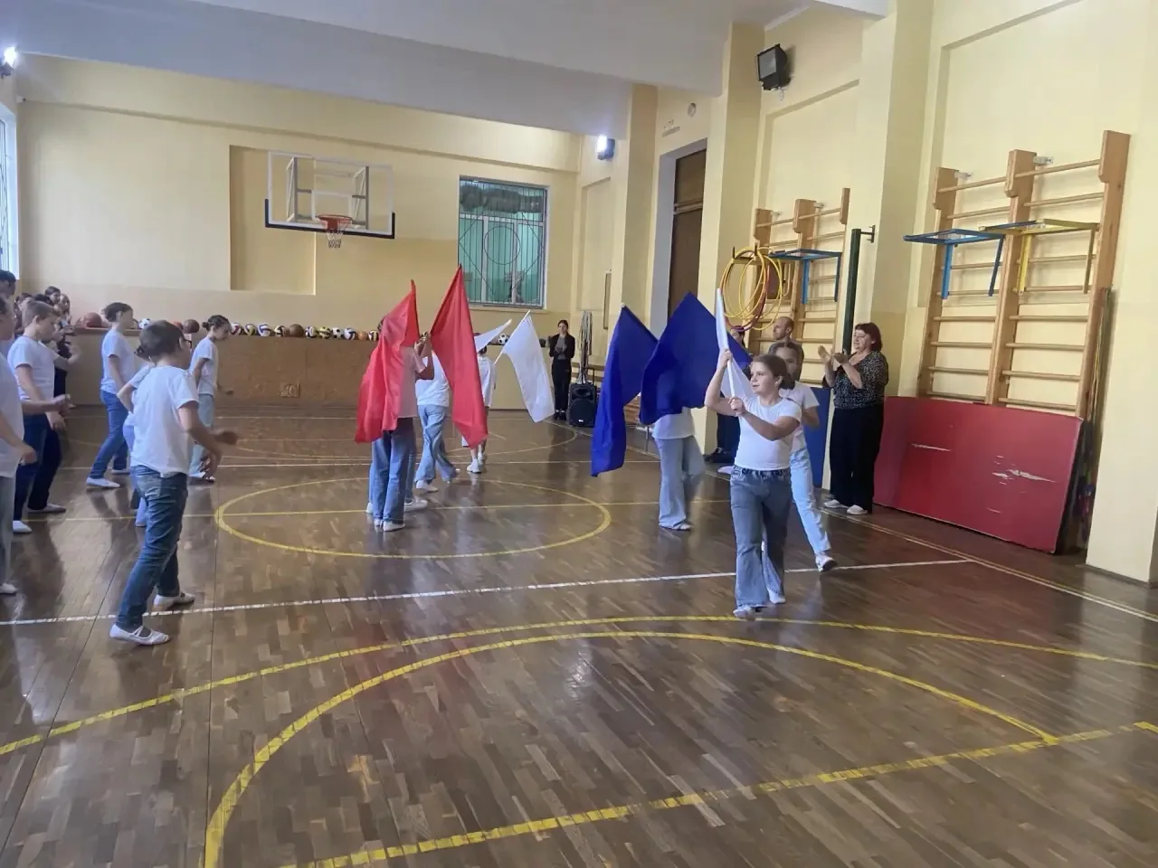 В МБОУ «СОШ N14 им. Б. И. Хохлова» г. Симферополя состоялся Фестиваль здорового образа ...