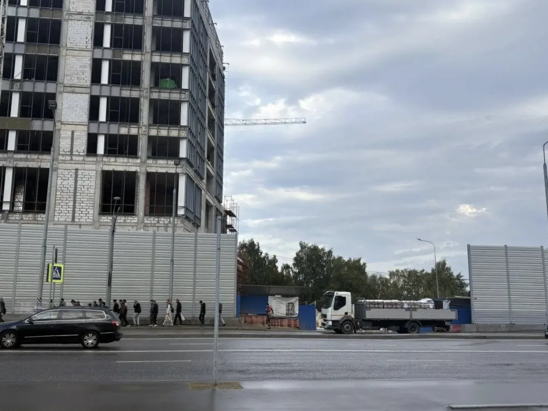 Дети из ЖК Дзен-кварталы не могут безопасно добираться до школы 338 «Аксиома», в котору...