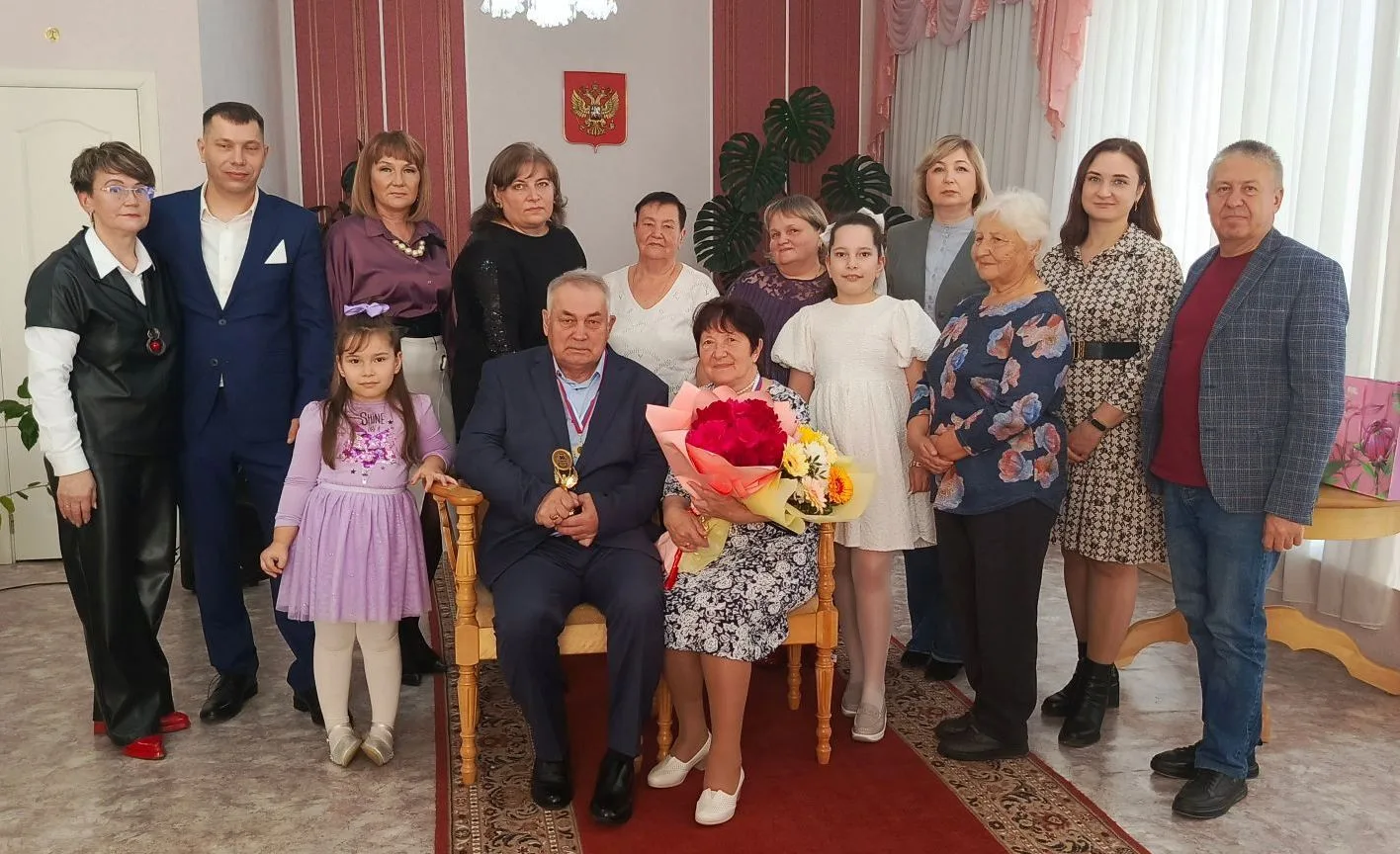 В ЗАГСе города Заволжск Ивановской области  чествовали юбиляров семейной жизни Суворовы...