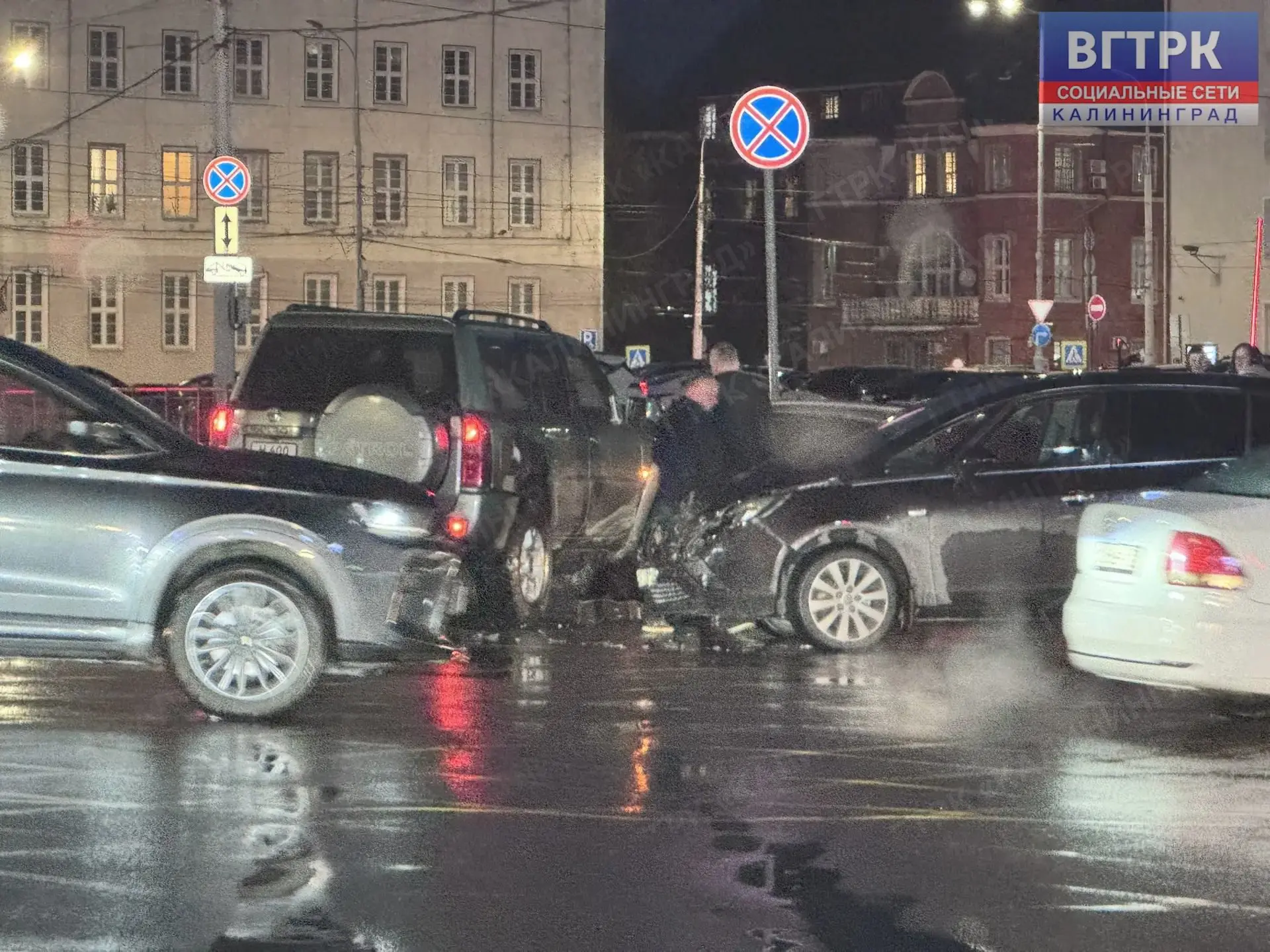‼️На площади Победы произошло ДТП, проезд затруднён.