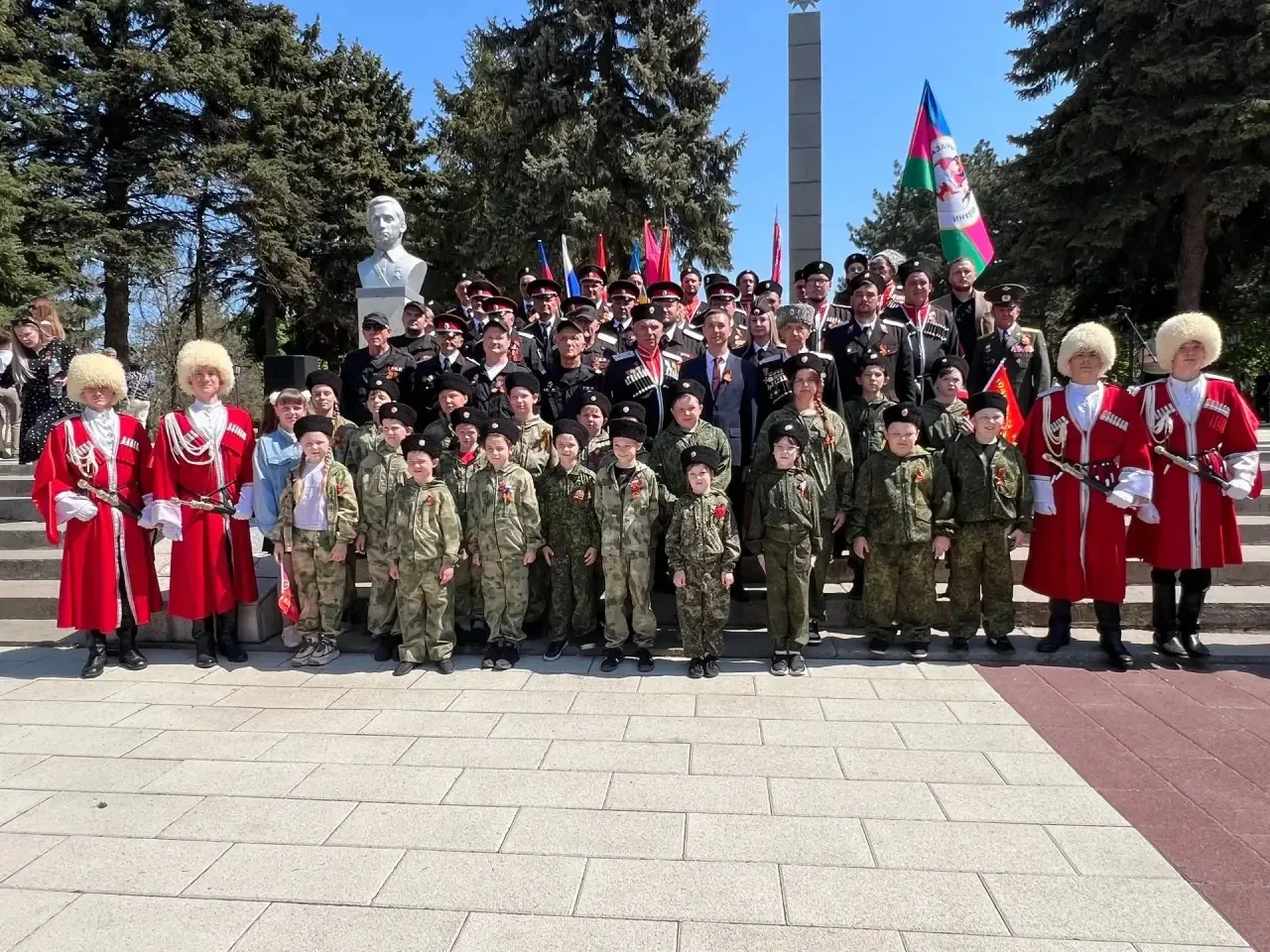 Дорогие станичники, казаки и казачки Староминского района! От всей души поздравляю вас ...