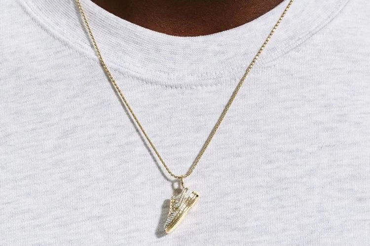 Nike выпустили коллекцию ювелирных украшений. Коллекция Pavé Jewelry: подвеска в виде м...
