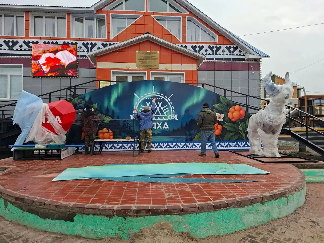 🔥 В Сеяхе преображают уличную сцену.