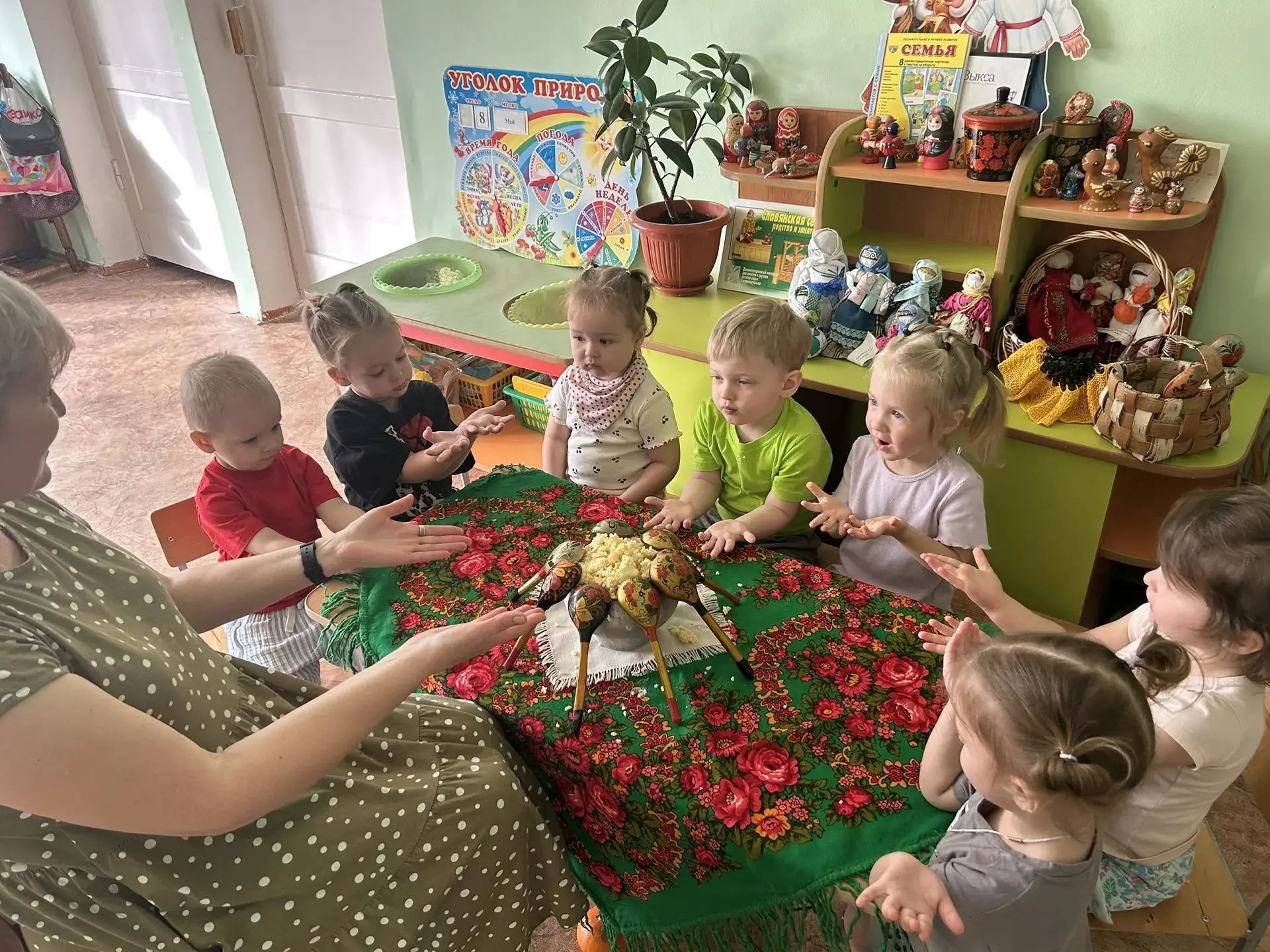 В рамках проекта "Игры народов России" малыши группы √1 отправились в маленькое путешес...