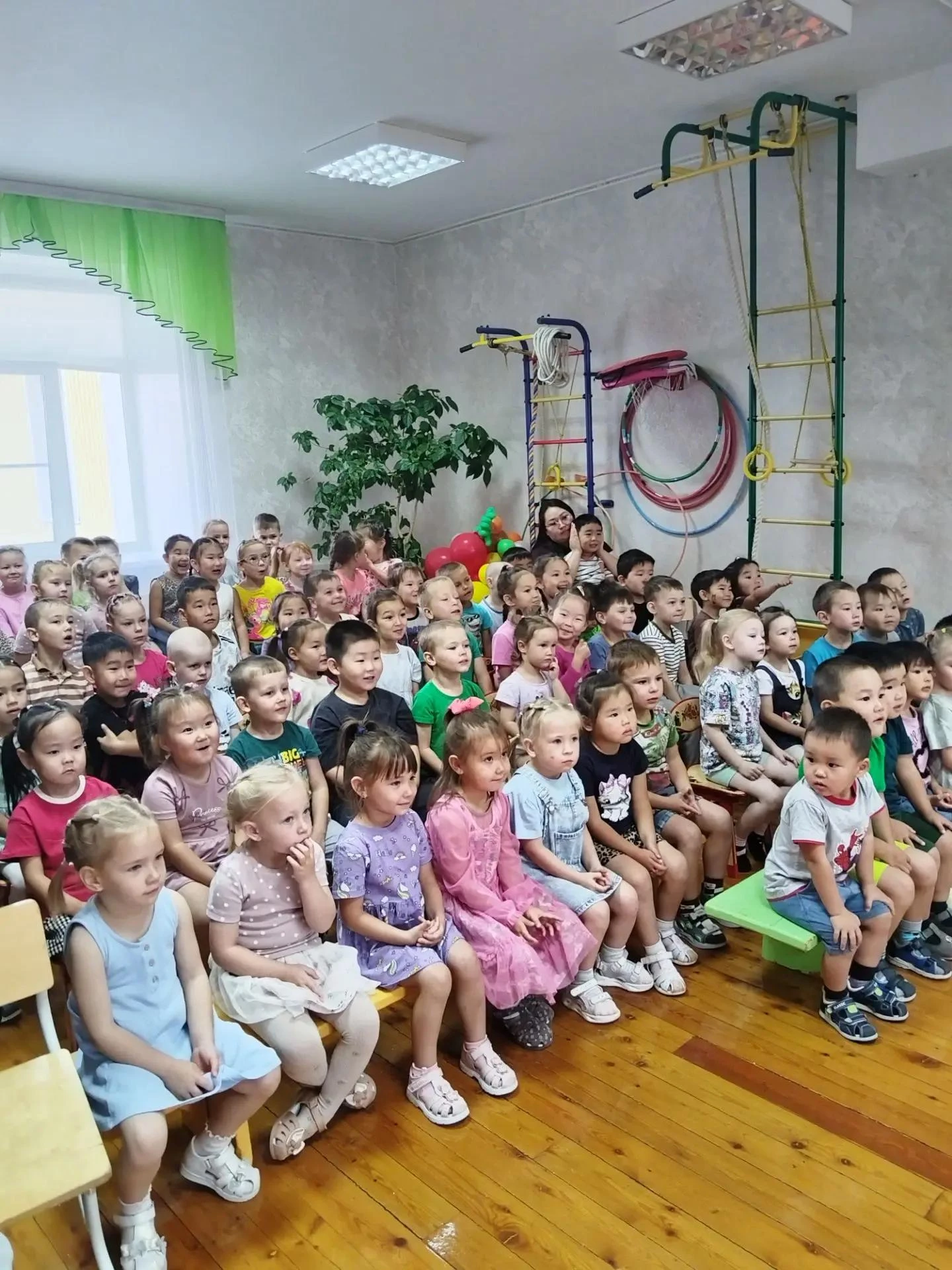 ✨ Сказочное утро началось с настоящей магии! ✨ Театр «Ульгер» подарил маленьким зрителя...