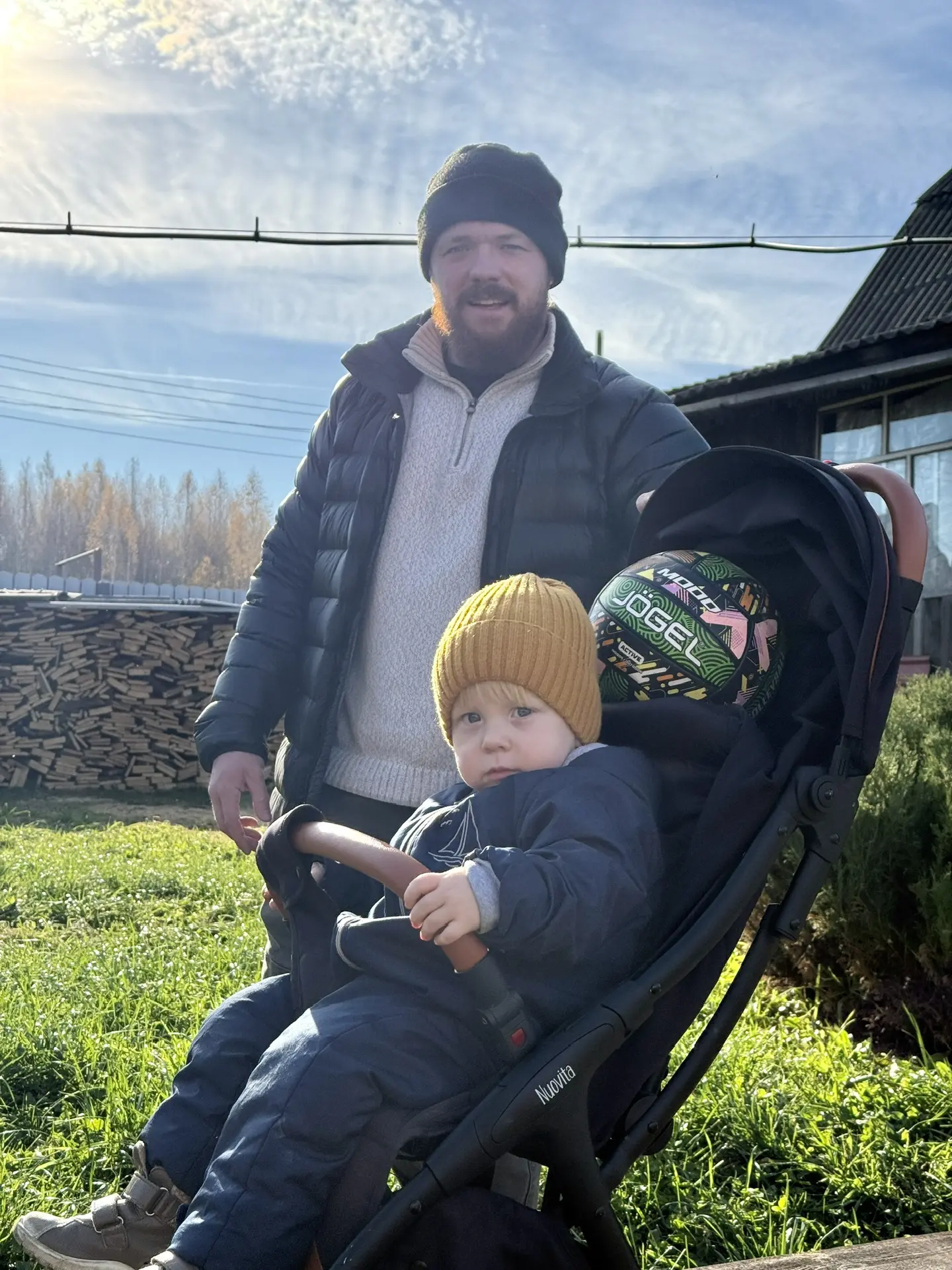 С Адамчиком проводили папу в дорогу. До Лальска более 600 км, там уже размыло дороги, п...