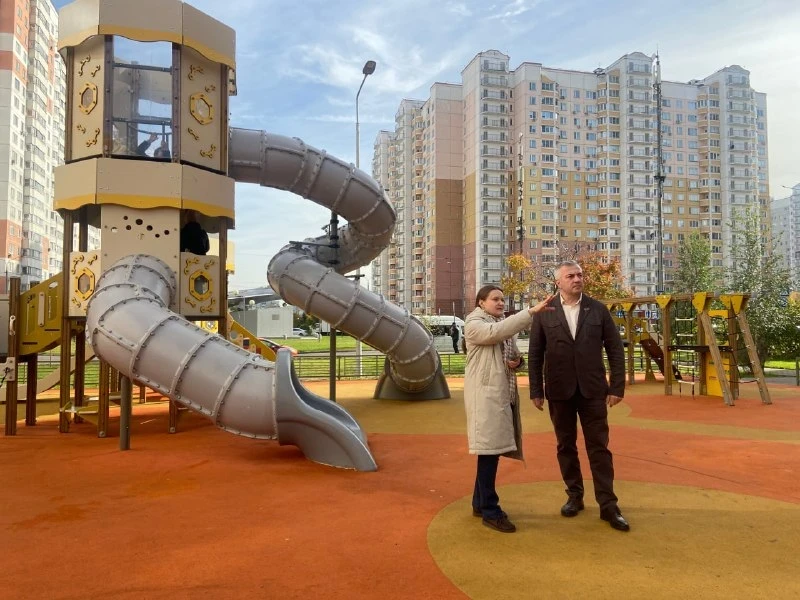 🛝 Депутат проверил новую площадку на бульваре Нестерова
