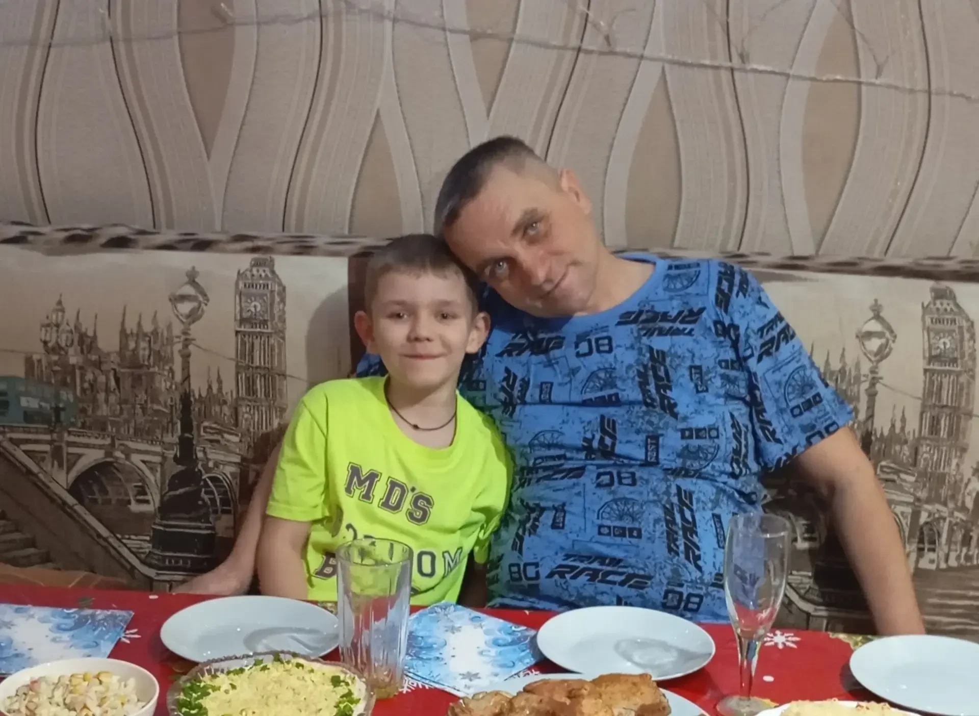 Папа — это не просто слово. Это человек, который может починить сломанную игрушку, объя...