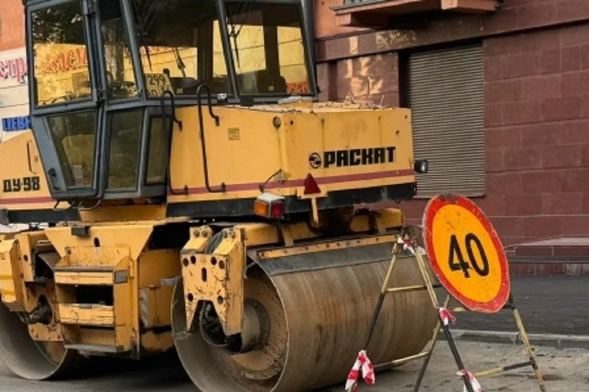 🛠️ В Ижевске уложили верхний слой асфальта вдоль 38 домов на улице Изумрудной