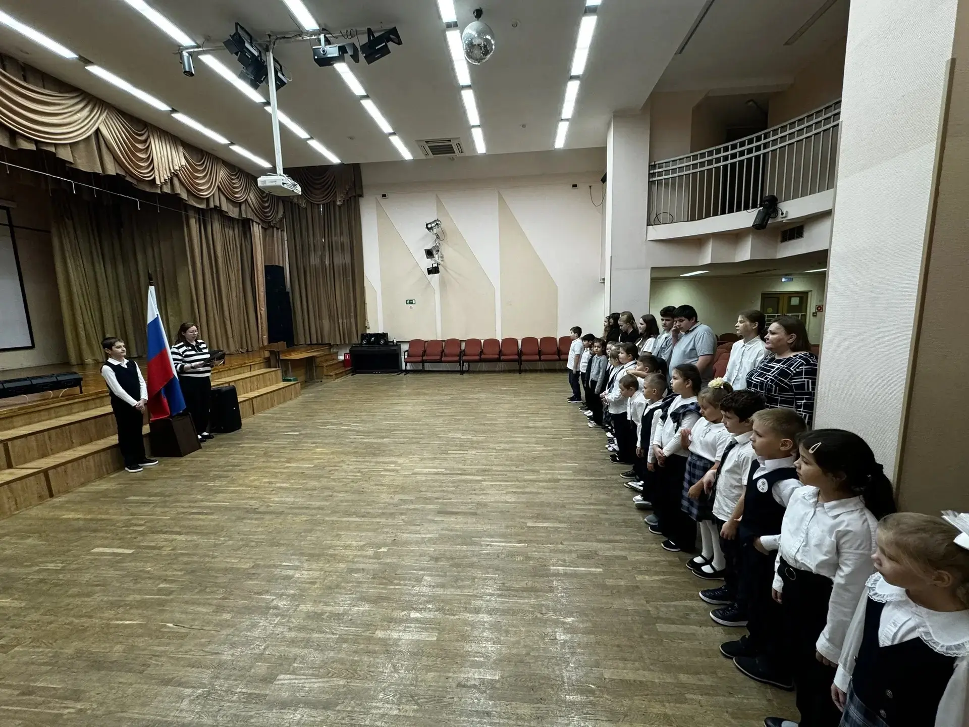 🇷🇺 Доброе утро, страна! Начинаем неделю с гордости за наших учеников!