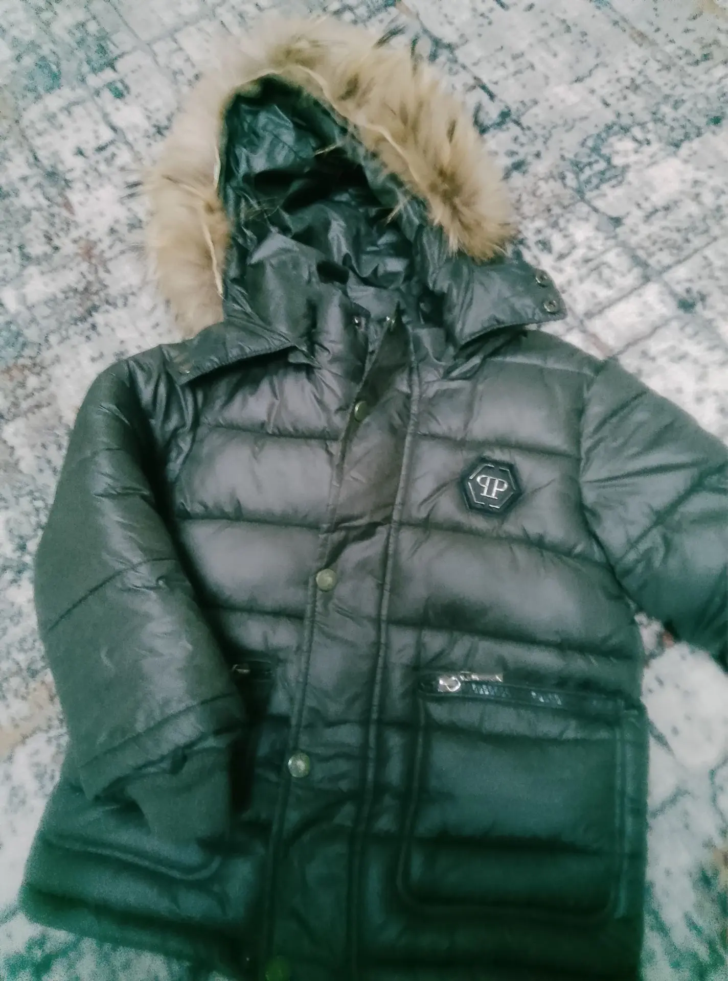 Продам курточку зимнюю на 110-116р.Можно носить до -35°.