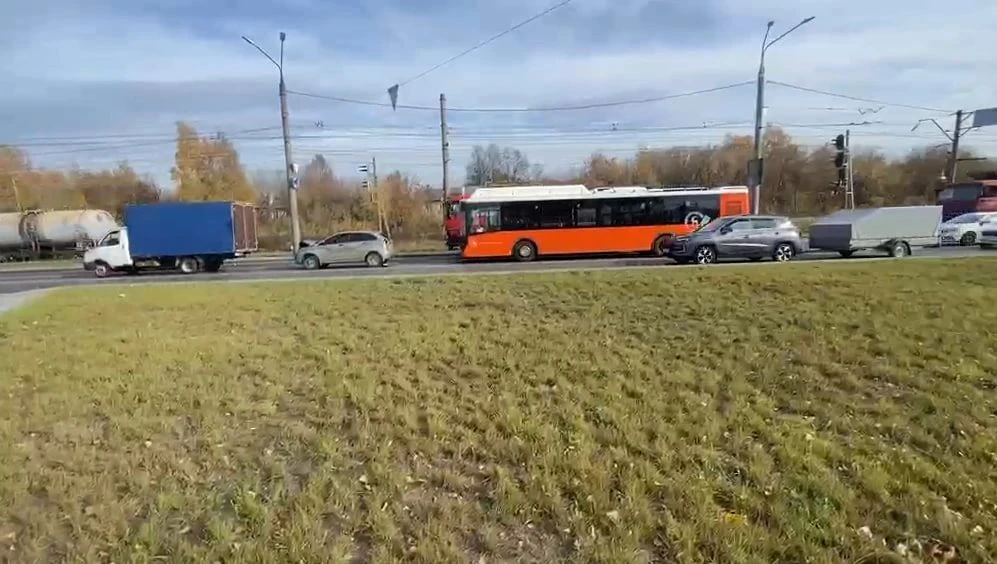 Водитель автобуса спровоцировал аварию с легковым автомобилем и "Газелью" в Канавинском...