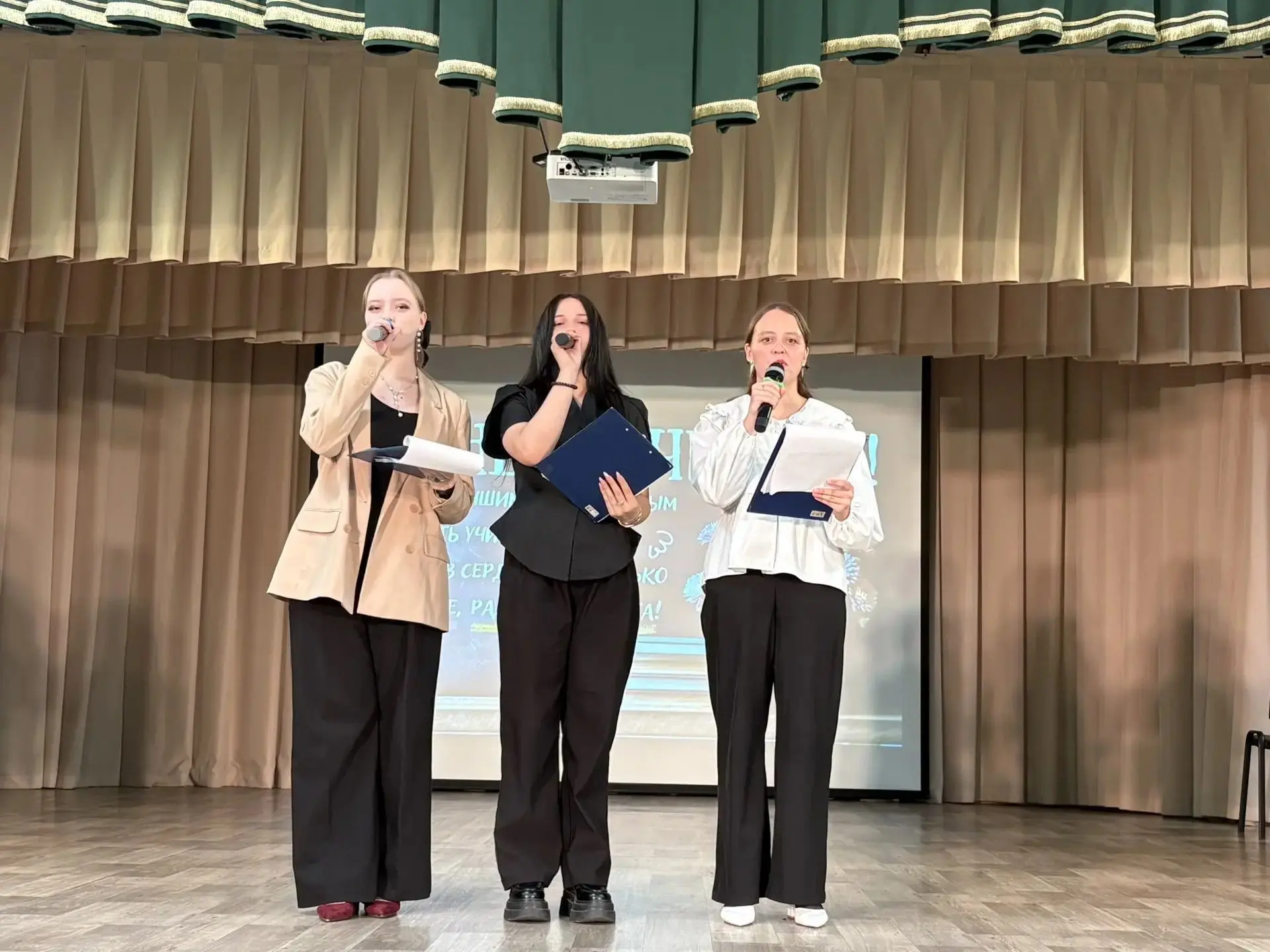 🎉 День учителя — праздник, который мы точно запомним! 🎉Сегодня, 5 октября, в нашей шк...