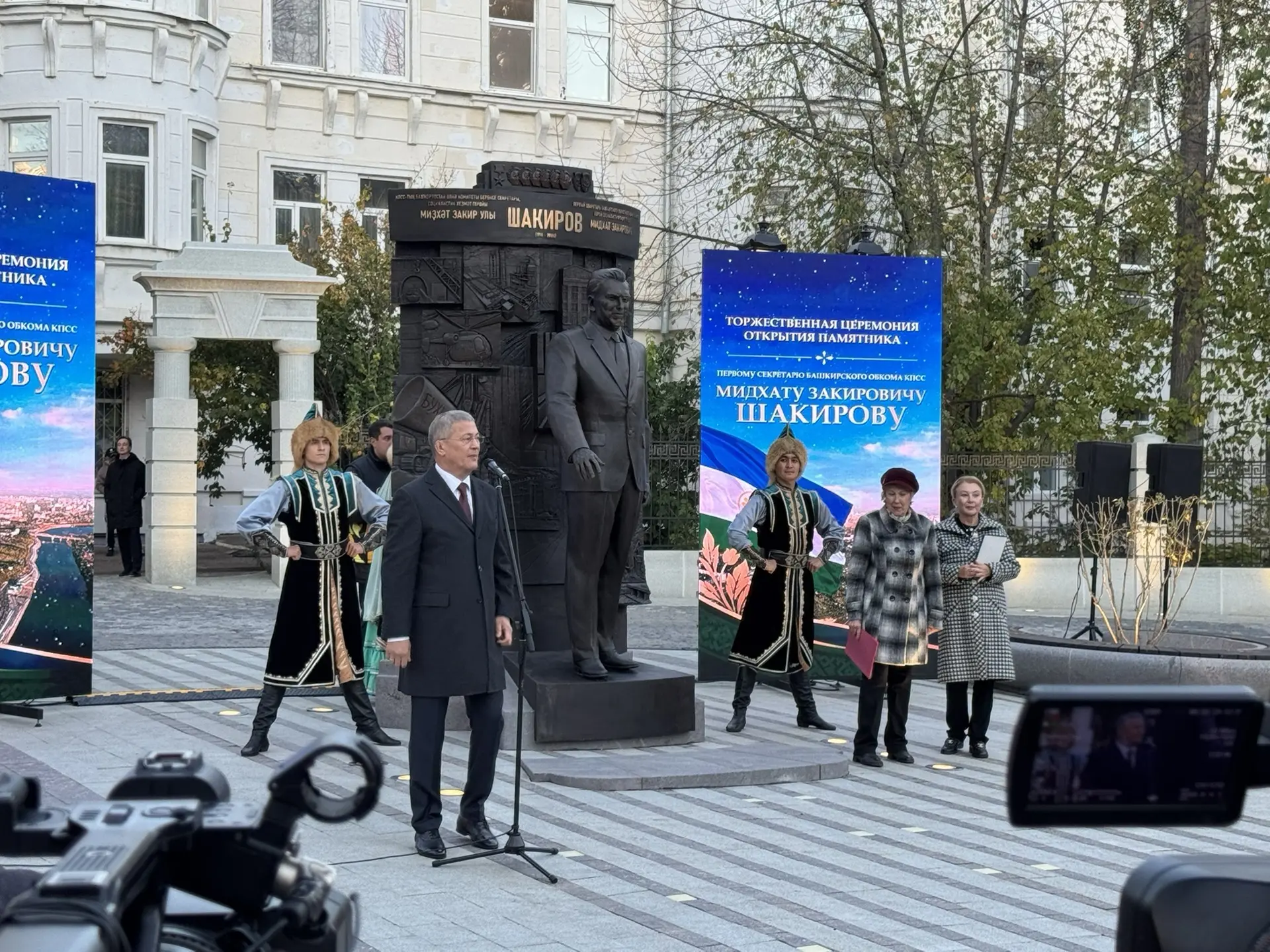 Сегодня в Кировском районе Уфы в преддверии Дня Республики Башкортостан открыли памятни...
